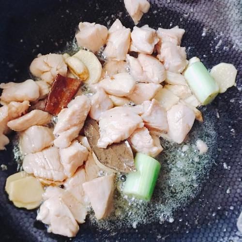  全家|自制红烧鸡块，堪称简易版的小鸡炖蘑菇，味道很好，全家都爱吃