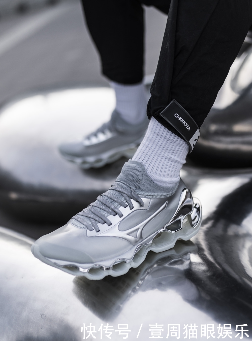 近期「最限量球鞋」就是它！潮流「性感大师」联名