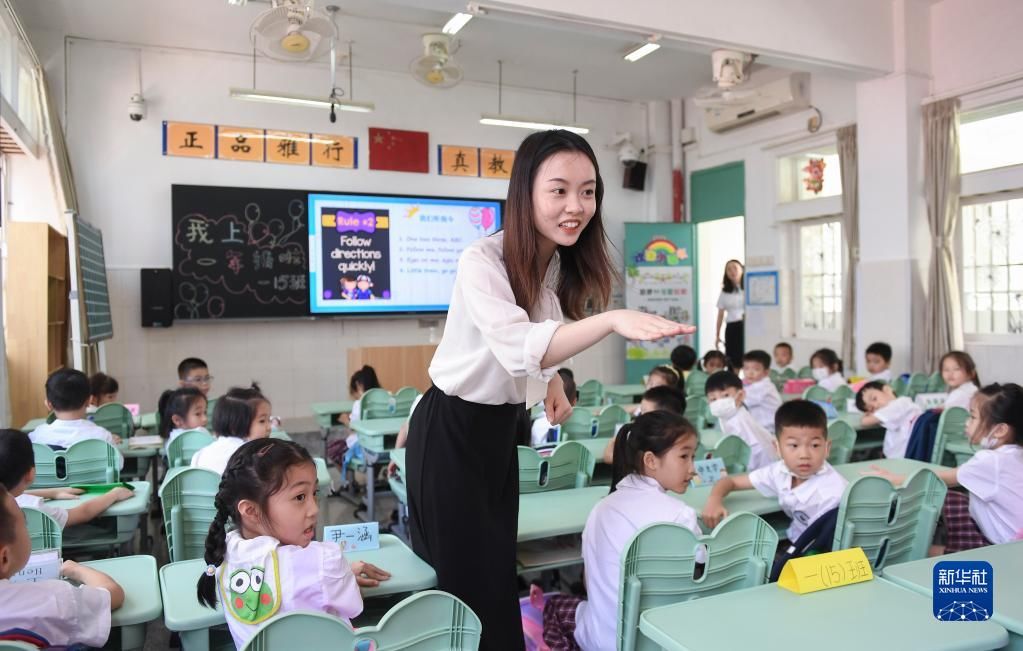 深圳市福田区南园小学|小朋友，你们的“萌新”港青老师正式上线啦