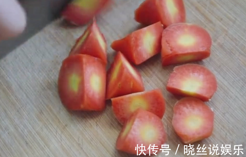 葱段|排骨不要炖土豆了,媳妇给里面倒了一碗面粉,老公不够吃了