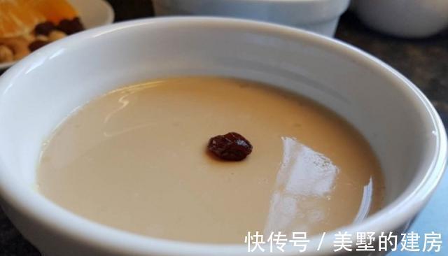 做姜撞奶时，先放牛奶，还是先放姜？跟着广东大厨学，嫩滑香浓