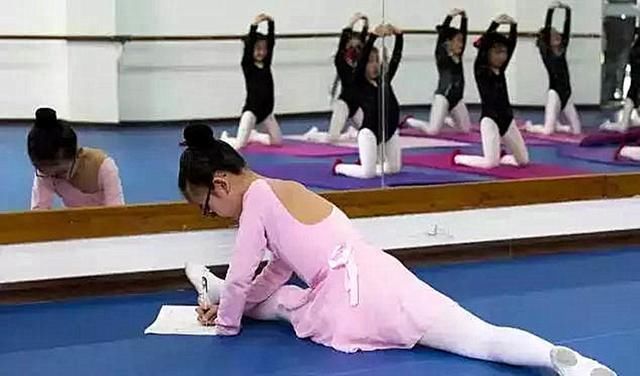 日常|国内儿童到底有多累?9张日常照片看哭万千父母:童年可以轻松吗