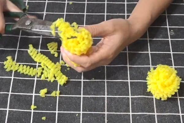 小孩|水果网套别乱扔，这样剪一剪就能变废为宝，小孩看了都抢着玩