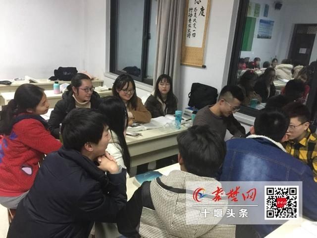 十堰高校现考研“学霸班”：全班50人全部报考36人过线