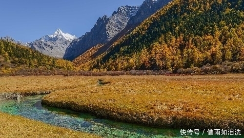 中国最美赏秋之地，雪山下的秋色美如仙境，去过的游客都直呼太美！