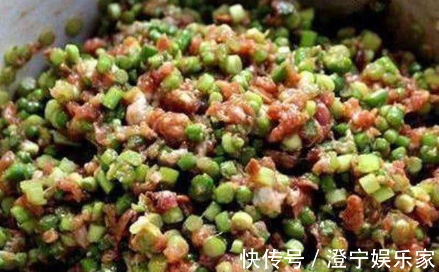 饺子馅|拌饺子馅时,只懂放油可不行,牢记4个窍门,饺子馅鲜嫩还多汁