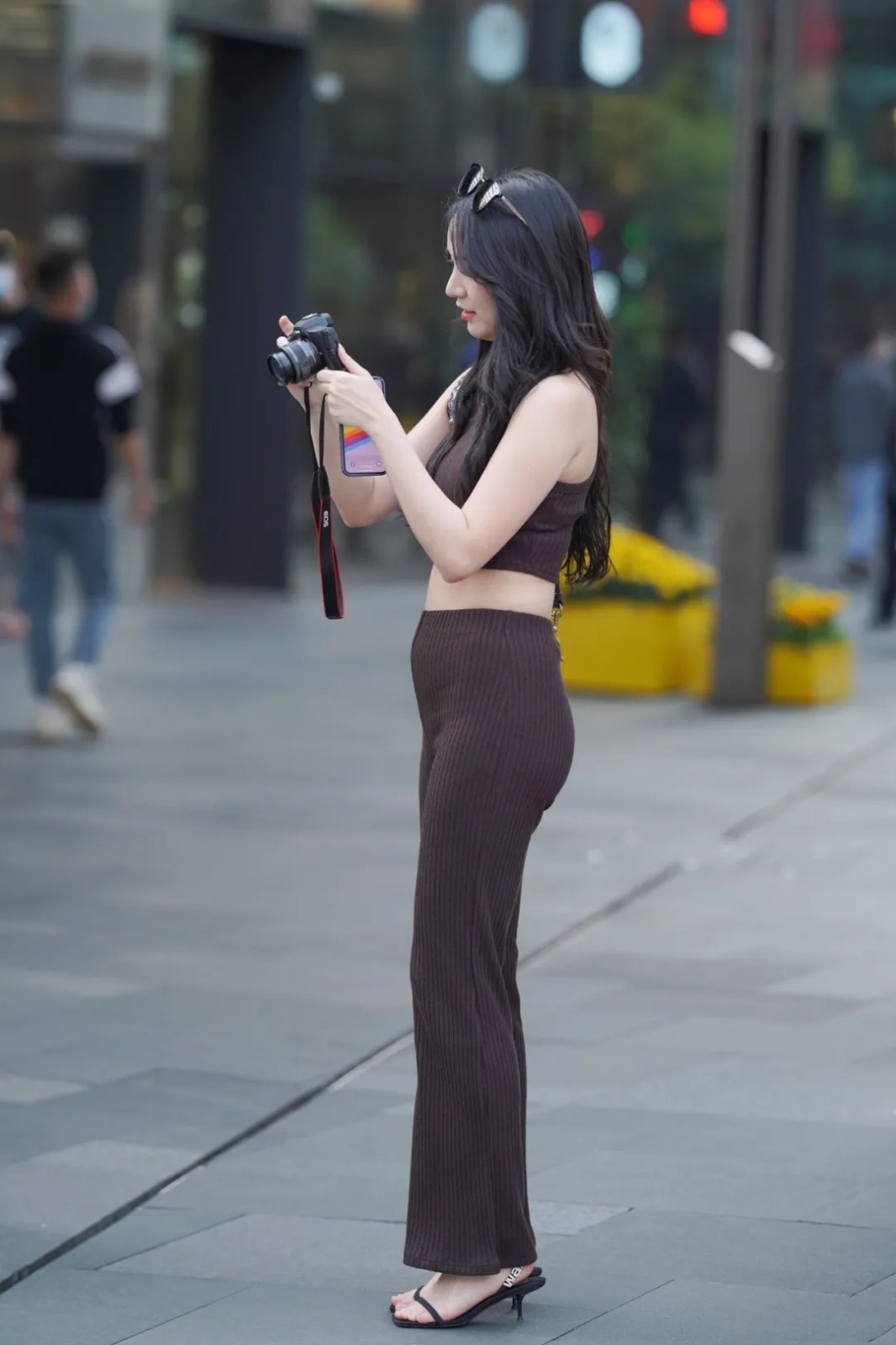 紧身裤 格外养眼又御姐范十足的穿搭,充满活力和魅力,散发出耀眼的光芒