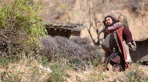 忠义$水浒传中谁是真正的伪君子?并非宋江,此人看似忠义实则真小人