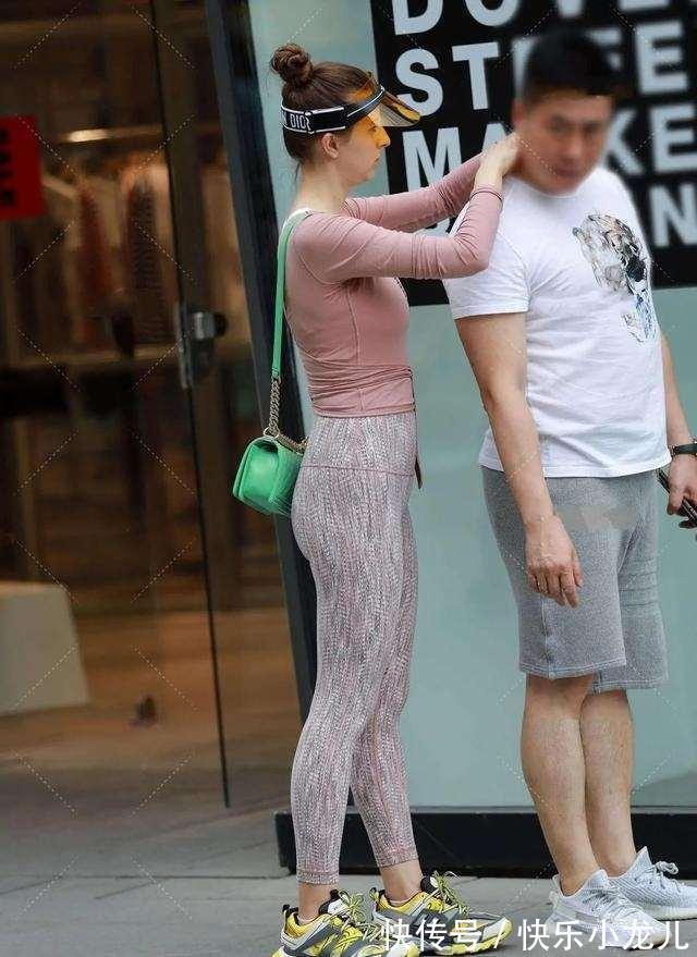 连衣裙","m":"dbfc269d932d8112f06e2cb6c82fdc4be4f2f0f","nlabel":"stat_3208889651:zm.news.so.com:5b+r5LmQ5bCP5Yia5a2Q,pageType_zmt,glevel_3","ntag":"tfashion;sfashion_时尚;kfashion_1:造型;kfashion_1:搭配;kfashion_1:连衣裙;