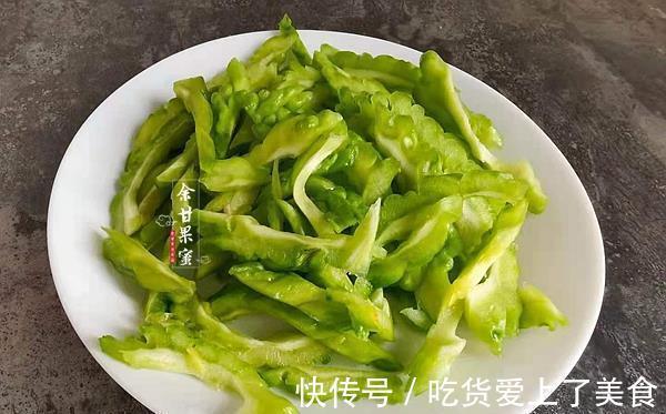 五花肉|给家人贴秋膘，用这两种蔬菜炒回锅肉，食材丰富鲜美下饭