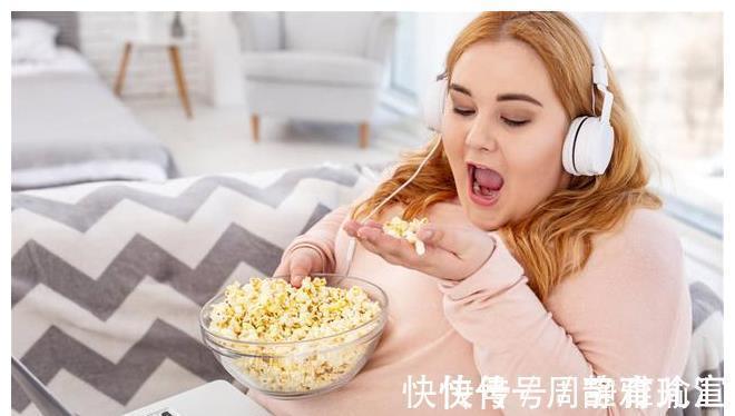 热量|晚上有这4个习惯,体重可能会蹭蹭往上涨,别执迷不悟