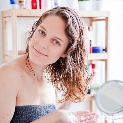 重烫 头发烫得太丑,第二天可以重烫吗?可以继续烫,但要按这三点操作