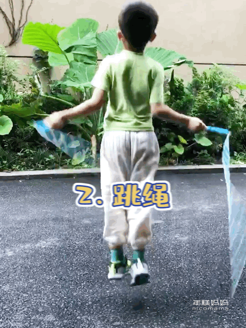 膝关节|什么运动最能刺激孩子长高？比游泳跳高更省事的是它