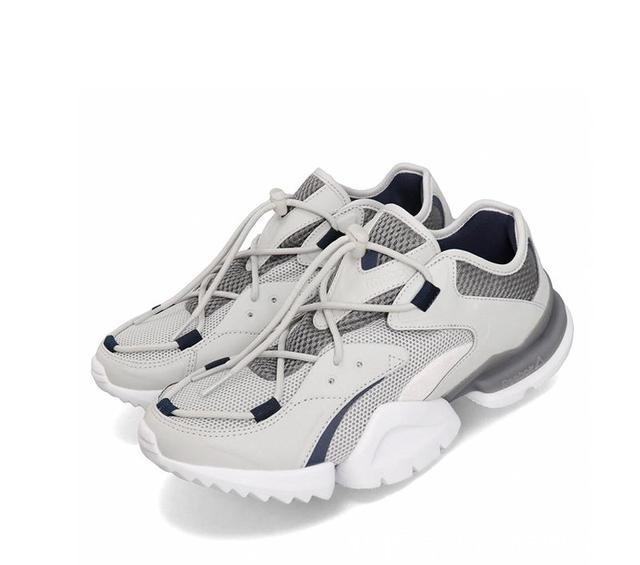 匹克 安踏的气垫鞋,匹克的“驭帅”,国产什么时候能站起来!