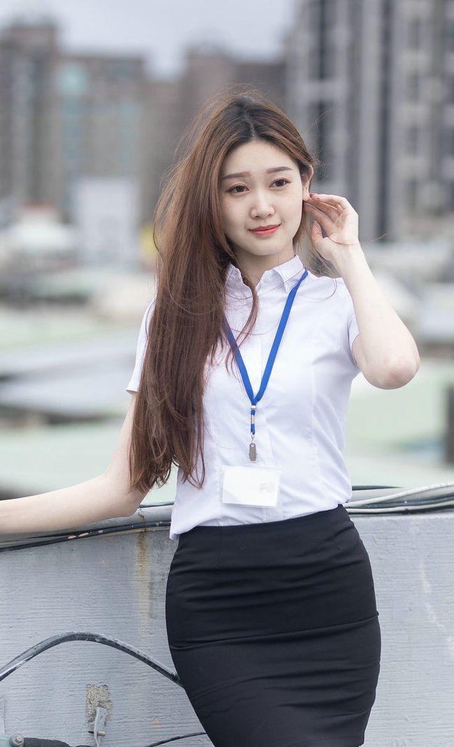 真丝裙|黑白搭配的职场装,总是给人一种干练的优雅气质,魅力十足