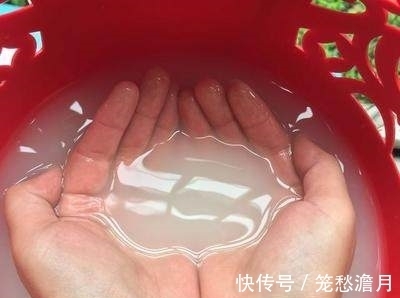 皮肤|洗脸水中添加它,睡前洗一洗,坚持三次轻松祛斑,皮肤白过卫生纸