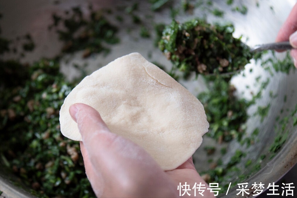 鲜嫩|蒸包子，万不可直接上锅蒸，牢记3个诀窍，包子鲜嫩松软，不塌陷