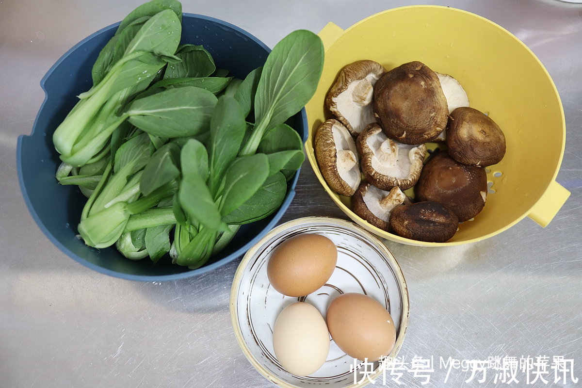 中筋面粉|打工人爱吃的素馅饺子,3种家常食材很划算,清香美味比肉受欢迎