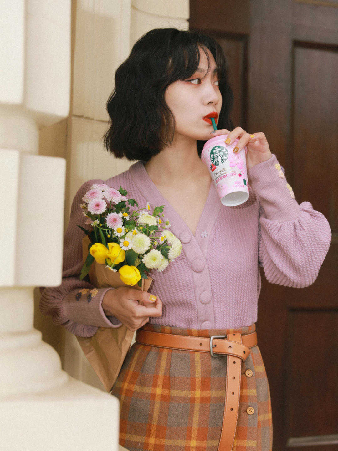 搭配|简约温柔的秋季穿搭,粉紫色针织衫配半身裙优雅大方,高级精致