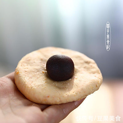 #健康甜蜜烘焙料理#?红豆沙地瓜饼?