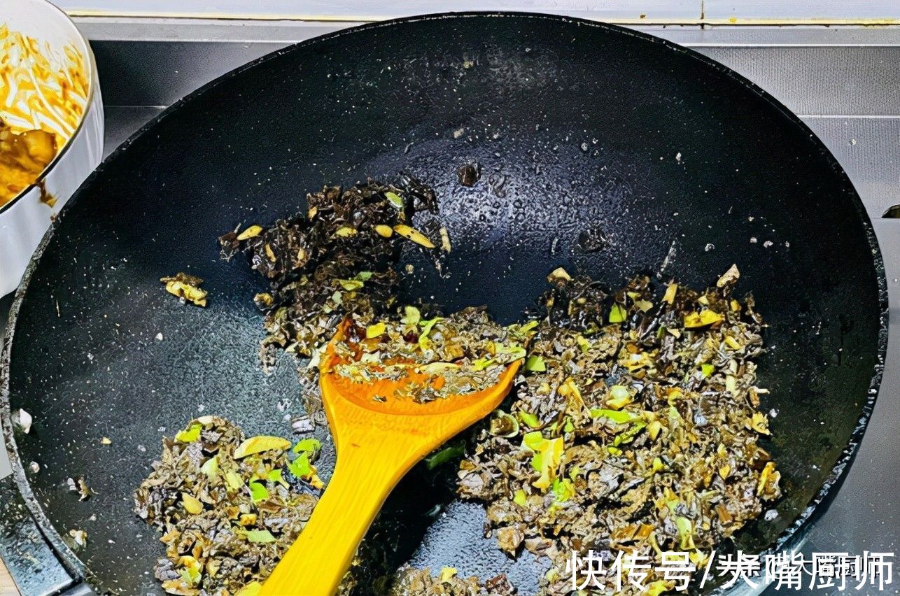 ?老广教你梅菜扣肉的地道做法，好吃的关键有3点，口感酥烂味道香