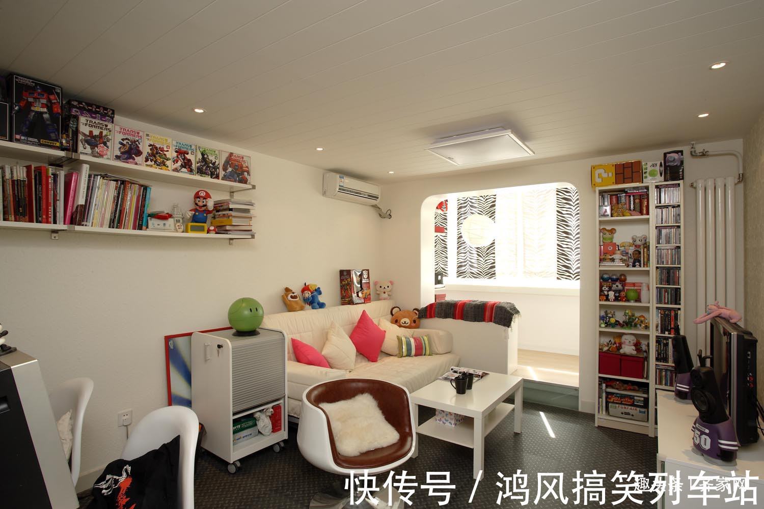 简约风|60平小户型简约风,两台电脑,两把高脚椅,适合情侣的小家!