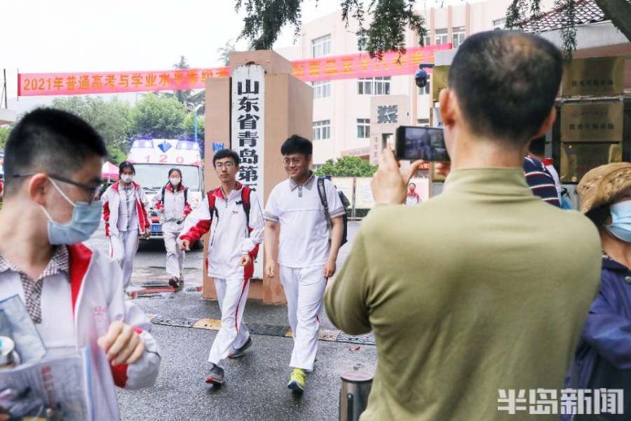 考生们|又一天考试结束，考生“淡定”走出考场