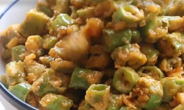 辣椒炒鸡蛋新做法，不用炒不用腌，上桌就被抢光光