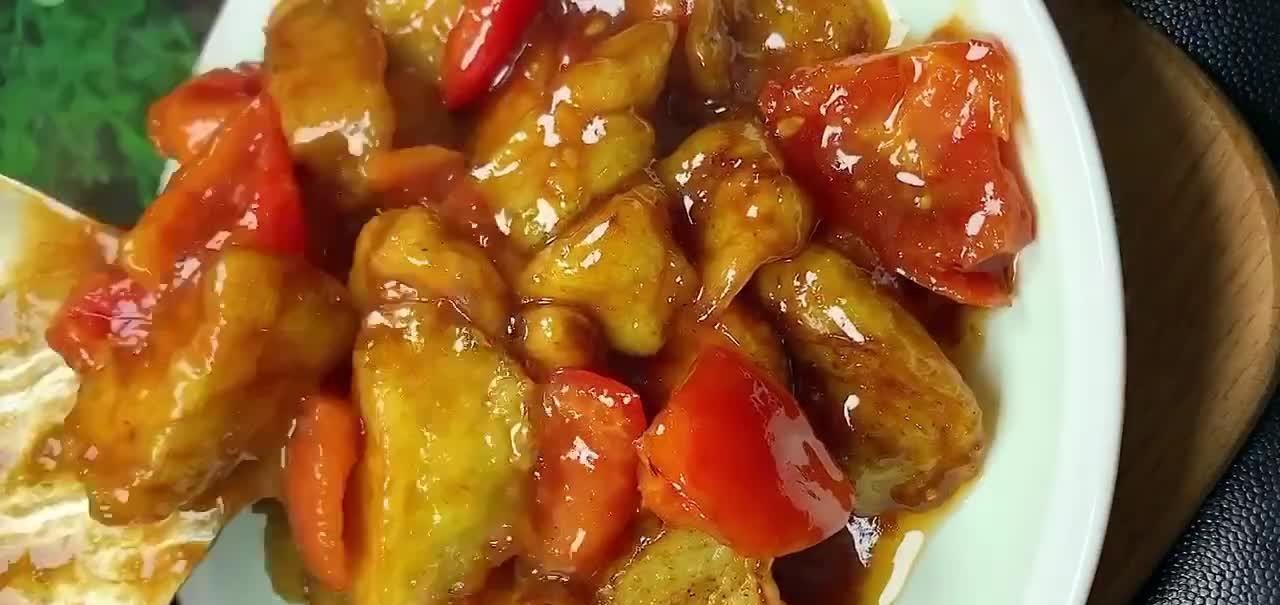 红烧茄子怎么做孩子爱吃？建议搭配西红柿，酸甜味美软嫩鲜香