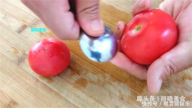 白玉菇|黄瓜别凉拌了,加一块鸡脯肉,简单一炖,汤鲜肉嫩,全家都抢着吃