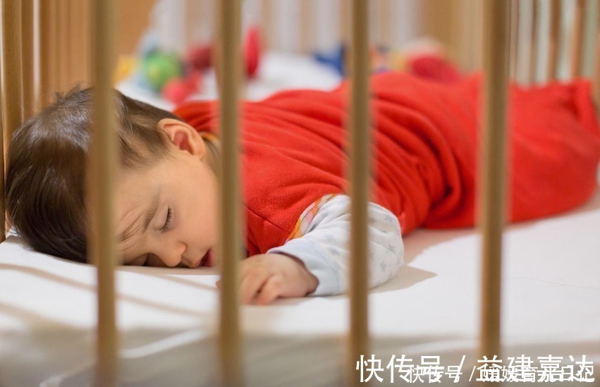 睡眠|宝宝锻炼自主入睡的3个信号，宝妈需了解，要多加配合孩子