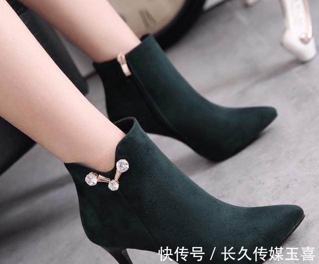 超高跟|细跟尖头马丁靴,明星们都离不开,穿出自信和高贵的气质