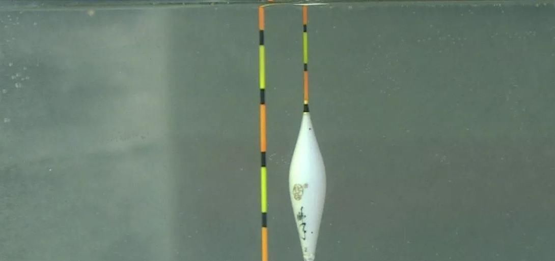 夏季刮风天不敢钓鱼学会以下4招,小风小浪如钓静水,照常上钩