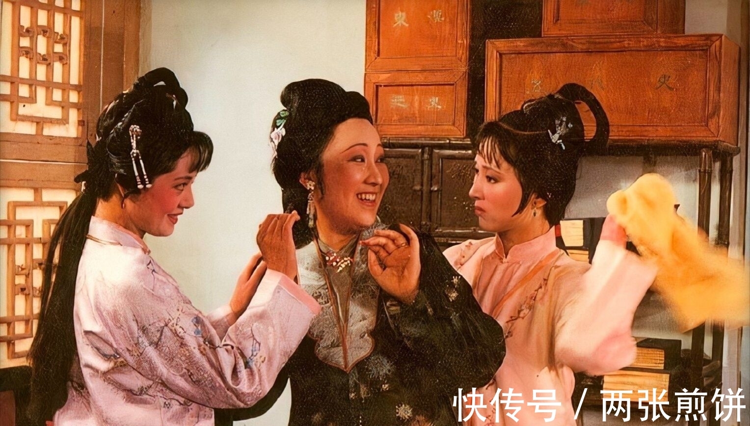 元妃|薛宝钗体形丰润,被贾宝玉称赞像杨贵妃,为何听完后她勃然翻脸?