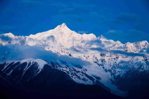 号称雪山之神的梅里雪山，海拔比珠峰低，却从未有人登顶！