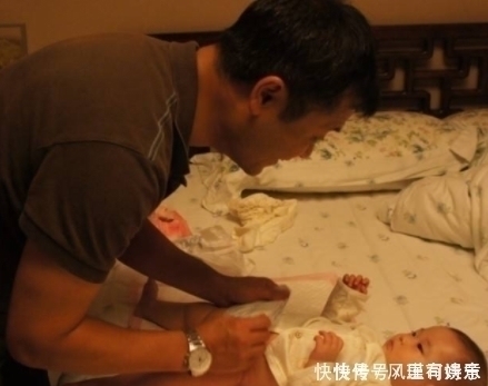 父母|婴儿出生30天, 来了''月经'', 医院检查后, 父母乐开了花