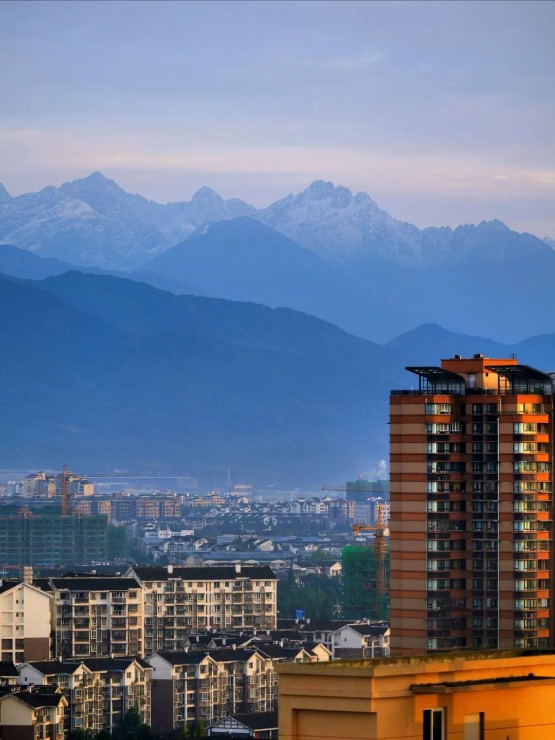 都江堰，住在雪山脚下的美好