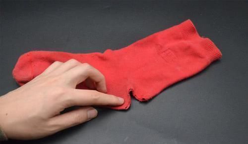 破洞|袜子上有破洞怎么办?教你一个诀窍,袜子变得完好如初,回家试试