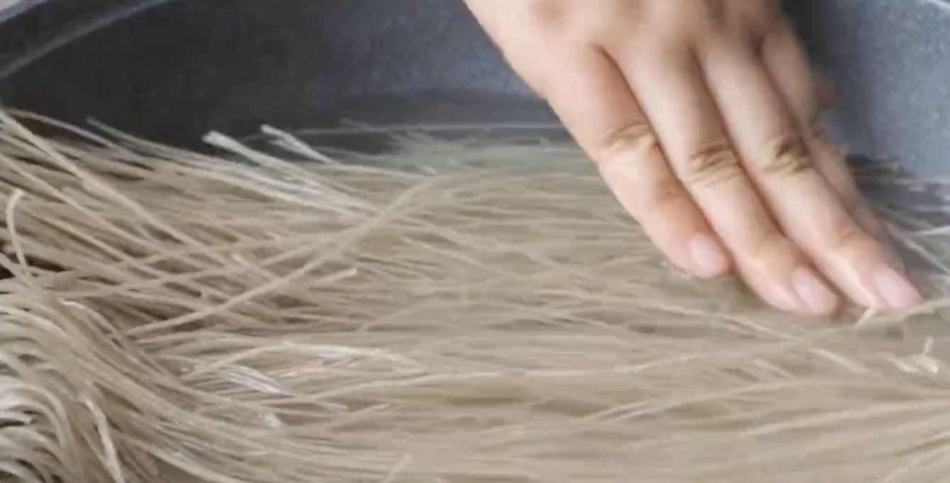  粉条|粉条不要炖着吃了，咱们换个新吃法，一口酥脆，一碗下去真舒坦