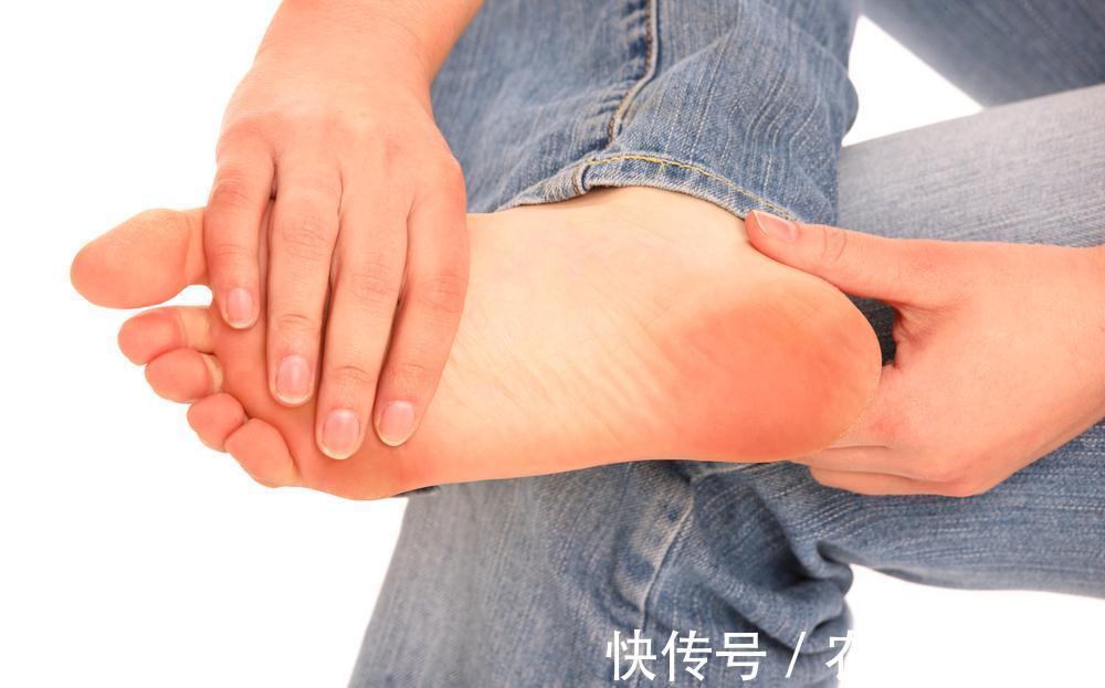 患者|脚部出现这3个症状，要当心糖尿病足，生活中如何预防？医生支招