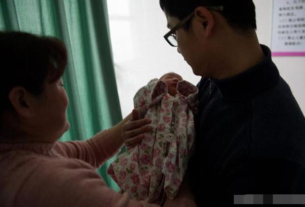 小孩|奶奶给孙子取名“王奈”,办出生证时工作人员打错,妈妈:不改