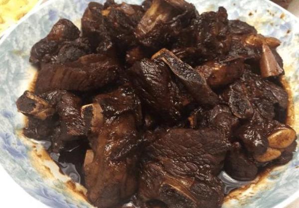 老家亲戚来家里,我做了5个菜,却被嫌弃,现在农村人都吃啥