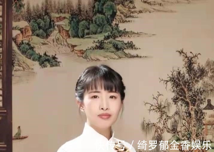 书法家@她天生漂亮,笔精墨妙,网友:不但喜欢书法,更喜欢人!