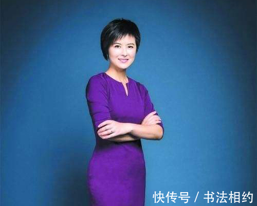 张泉灵#退出央视的张泉灵,其硬笔书法不错,果敢沉静,成交流传阅的焦点