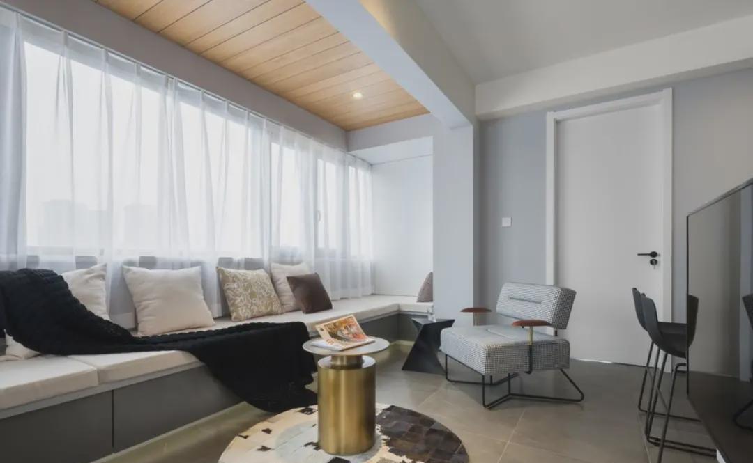 实用|头次知道卡座的强大性，她以围合式打造客厅，完工后超实用