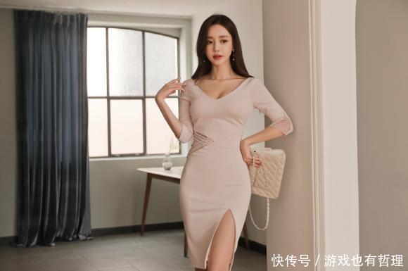 时尚|孙允珠时尚穿搭浅棕柔顺V领馨香复古包臀裙