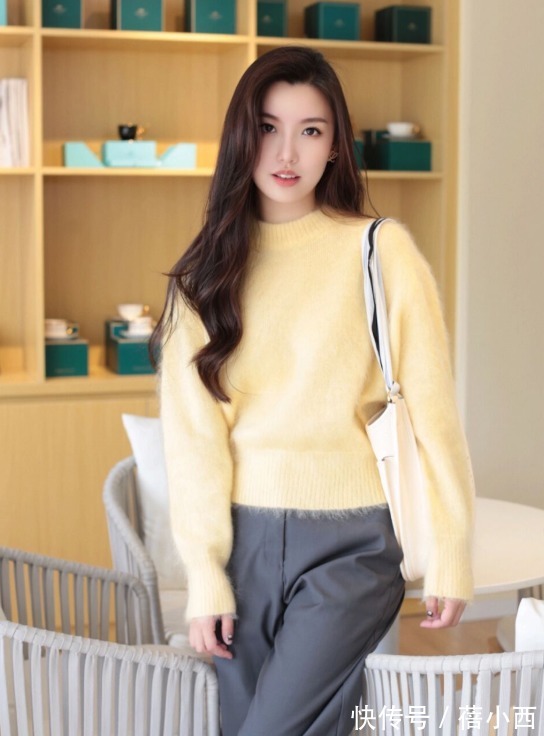 卷发 早春建议多穿“毛衣”,搭配阔腿裤的技巧+思路在这里,显瘦显高