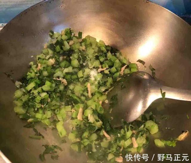 這道菜|這菜被稱(chēng)“頭號(hào)瀉藥”，口臭嚴(yán)重要經(jīng)常吃，便秘問(wèn)題也會(huì)悄悄溜掉