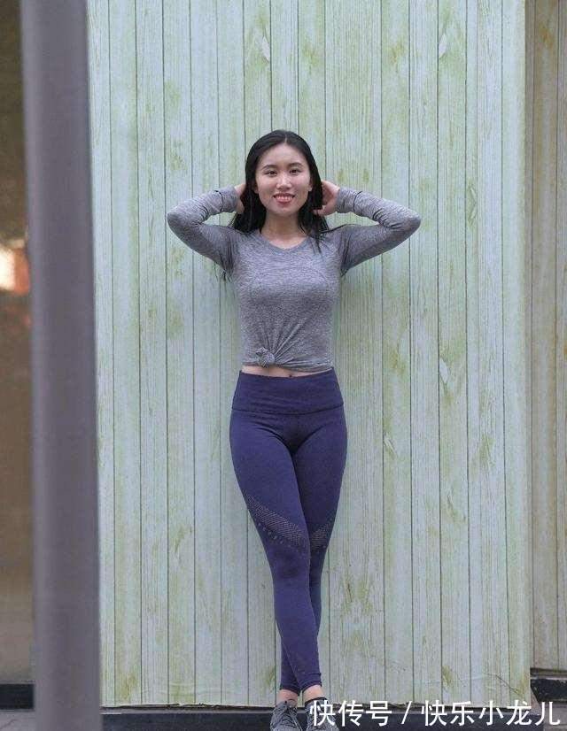 气质 打底裤展示姑娘的优雅，气质更加得到彰显，高挑显瘦