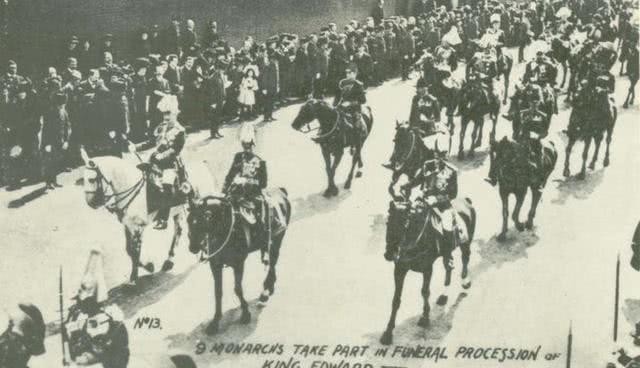 斗地主|超豪华阵容:1张照片9个国王,不斗地主不打麻将却搞出了一战